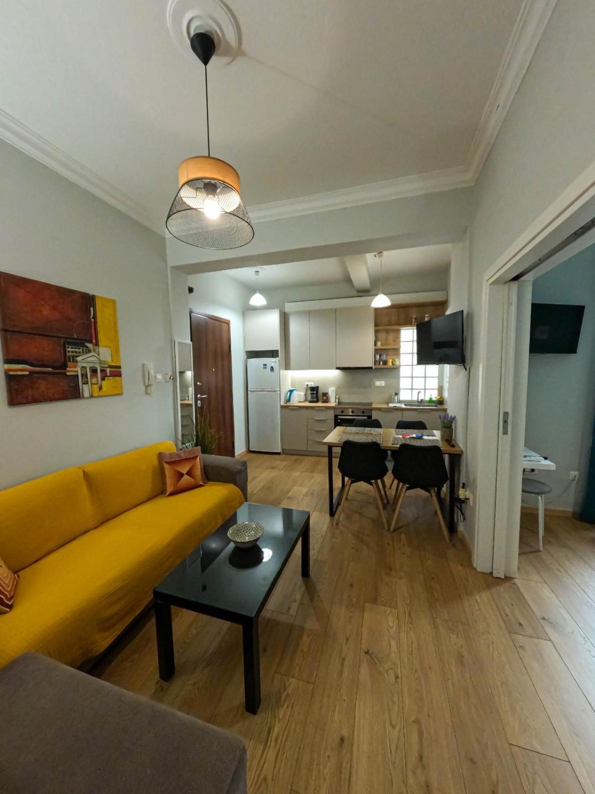 Comfortable Apt, Next To Archeological Museum! เอเธนส์ ภายนอก รูปภาพ